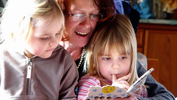 Kleinkinder: Nebenbei Plaudern besser als Vorlesen