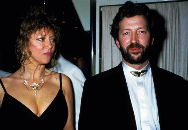 Eric Clapton mit einer Frau bei einer Veranstaltung.