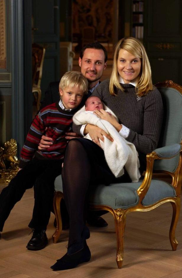Ein Familienporträt mit Mette-Marit, Haakon, ihren Söhnen Marius und Sverre Magnus.