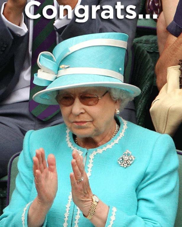 Königin Elisabeth II. klatscht Beifall.