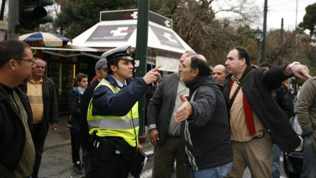 Griechenland: Protest der Leichenbestatter