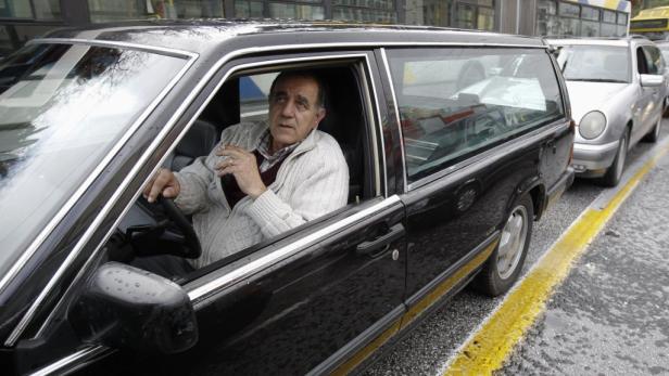 Griechenland: Protest der Leichenbestatter