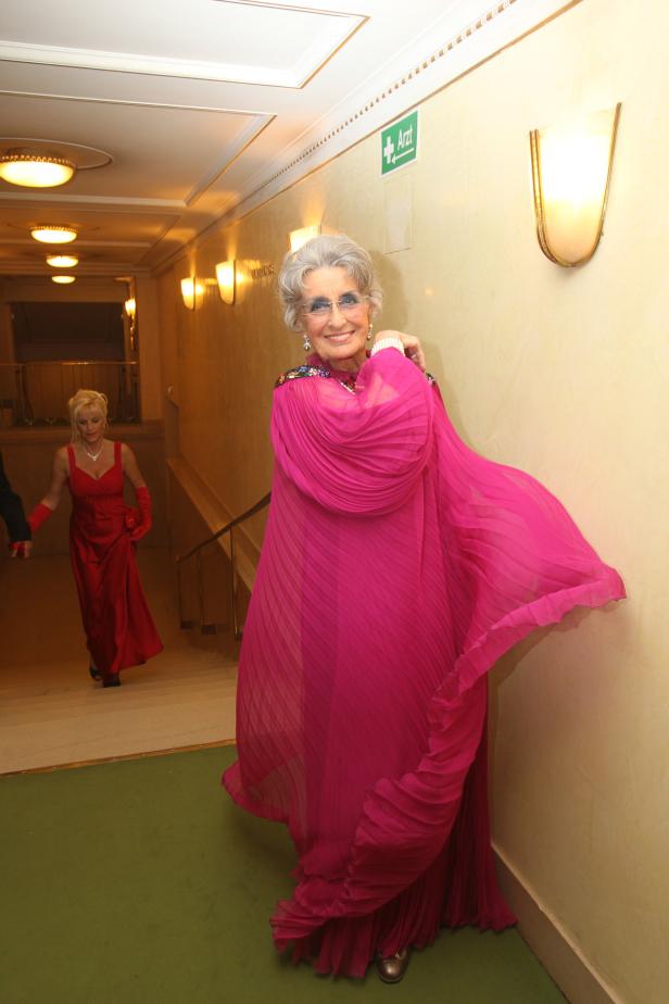 Lotte Tobisch mit 90 als Mode-Ikone geehrt