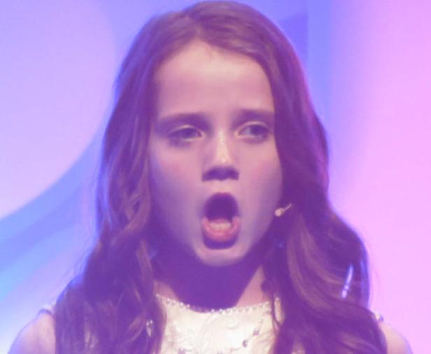 11-Jährige singt engelsgleich Arien