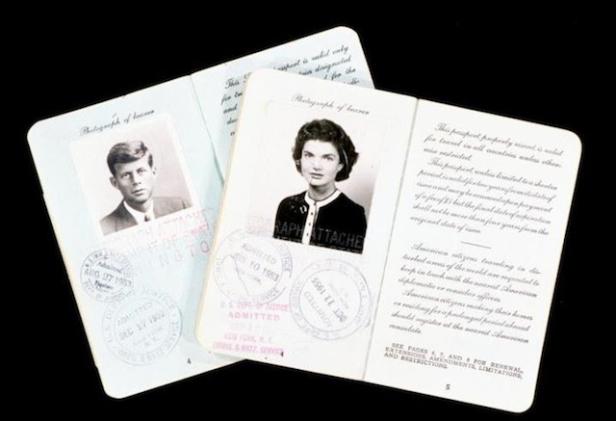 Erkennen Sie diese Promis anhand ihrer Passfotos?
