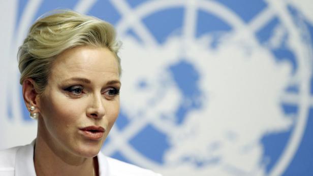 Fürstin Charlène von Monaco vor einem Hintergrund der Vereinten Nationen.