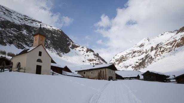 "Schuld" oder: Schmäh im Schnee