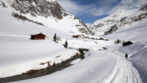 "Schuld" oder: Schmäh im Schnee