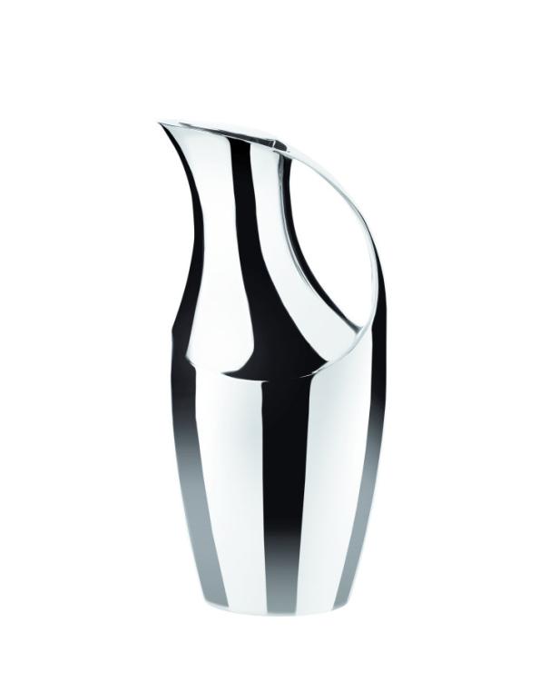 Ein silberner Wasserkrug mit einem modernen Design.