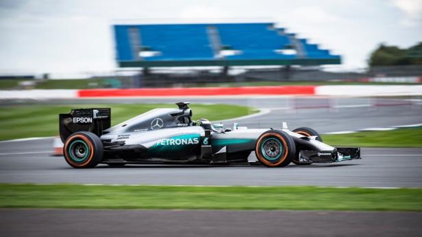 Weltmeister Lorenzo testet Formel-1-Auto