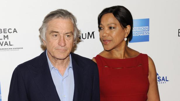 Robert De Niro und seine Frau posieren auf dem Tribeca Film Festival.