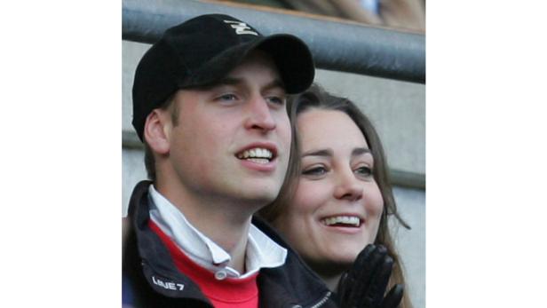 Prinz William und Kate Middleton schauen gemeinsam zu.