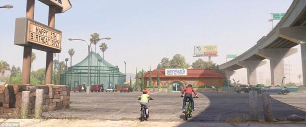 Zwei Kinder fahren mit ihren Fahrrädern auf dem Parkplatz von Litwak's Family Fun Center.