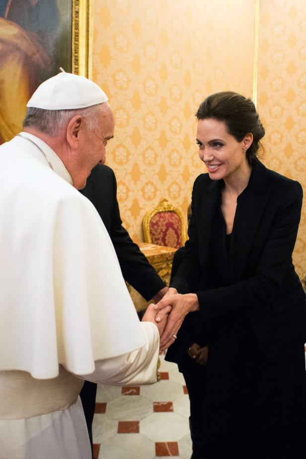 Angelina Jolie: Filmschauen mit dem Papst