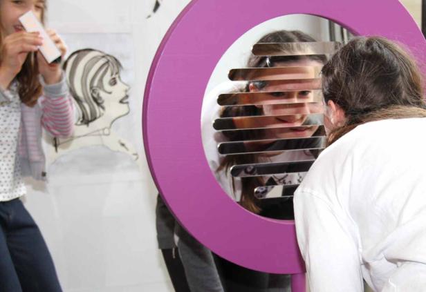 Mit zwei Klassen durch die neue ZOOM-Ausstellung
