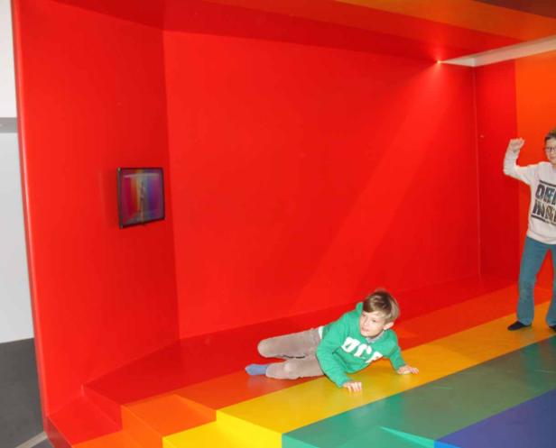 Mit zwei Klassen durch die neue ZOOM-Ausstellung
