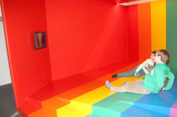 Mit zwei Klassen durch die neue ZOOM-Ausstellung