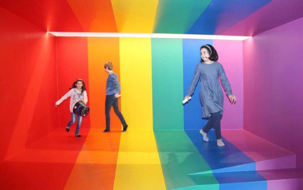 Mit zwei Klassen durch die neue ZOOM-Ausstellung