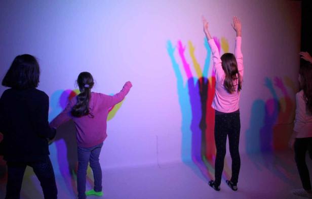 Mit zwei Klassen durch die neue ZOOM-Ausstellung