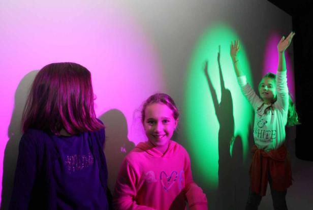 Mit zwei Klassen durch die neue ZOOM-Ausstellung