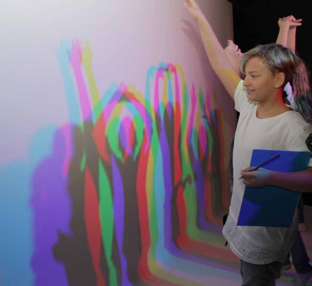 Mit zwei Klassen durch die neue ZOOM-Ausstellung