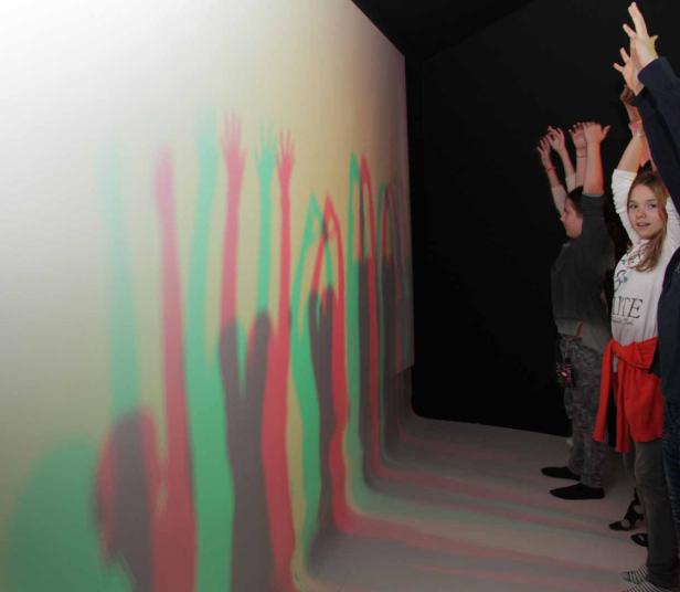 Mit zwei Klassen durch die neue ZOOM-Ausstellung