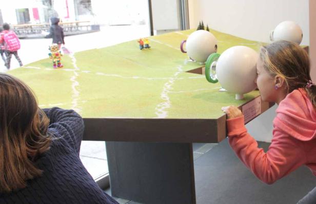 Mit zwei Klassen durch die neue ZOOM-Ausstellung