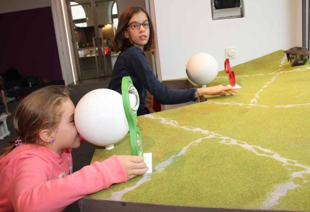 Mit zwei Klassen durch die neue ZOOM-Ausstellung