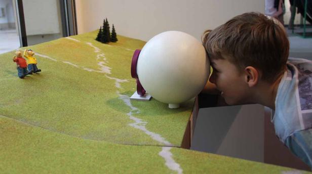Mit zwei Klassen durch die neue ZOOM-Ausstellung