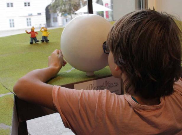 Mit zwei Klassen durch die neue ZOOM-Ausstellung