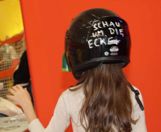 Mit zwei Klassen durch die neue ZOOM-Ausstellung