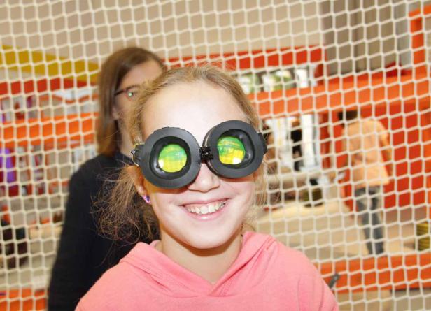 Mit zwei Klassen durch die neue ZOOM-Ausstellung