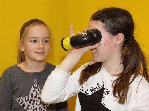 Mit zwei Klassen durch die neue ZOOM-Ausstellung