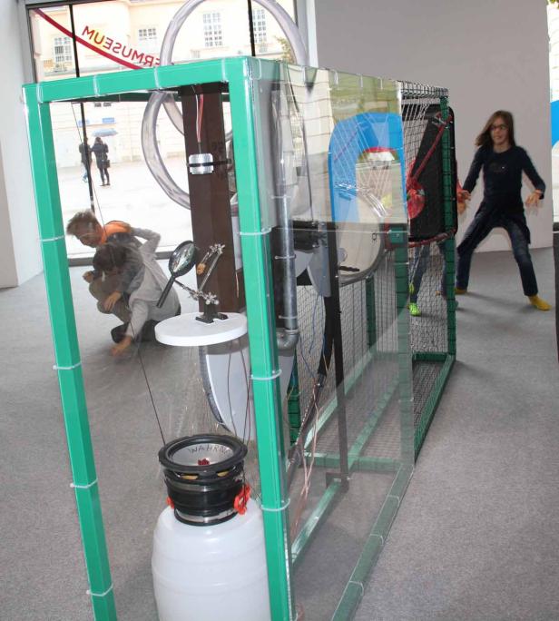 Mit zwei Klassen durch die neue ZOOM-Ausstellung