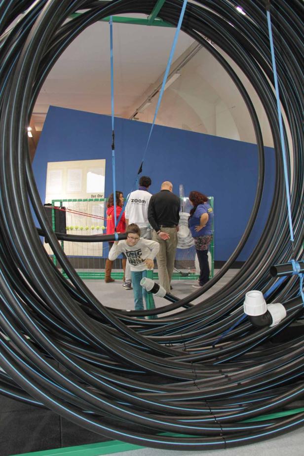 Mit zwei Klassen durch die neue ZOOM-Ausstellung