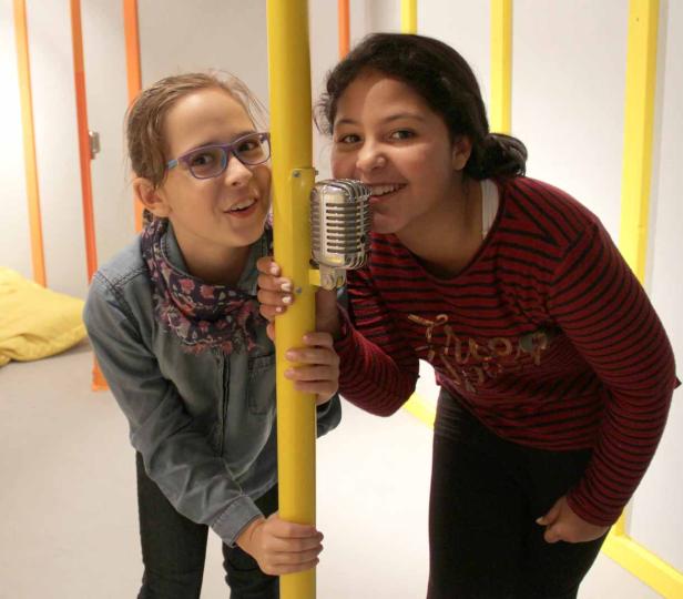 Mit zwei Klassen durch die neue ZOOM-Ausstellung