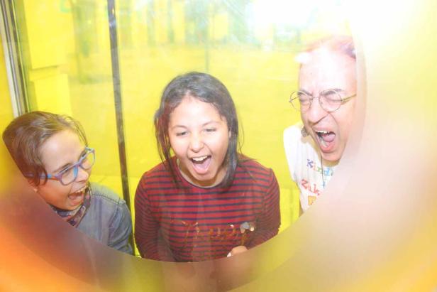 Mit zwei Klassen durch die neue ZOOM-Ausstellung