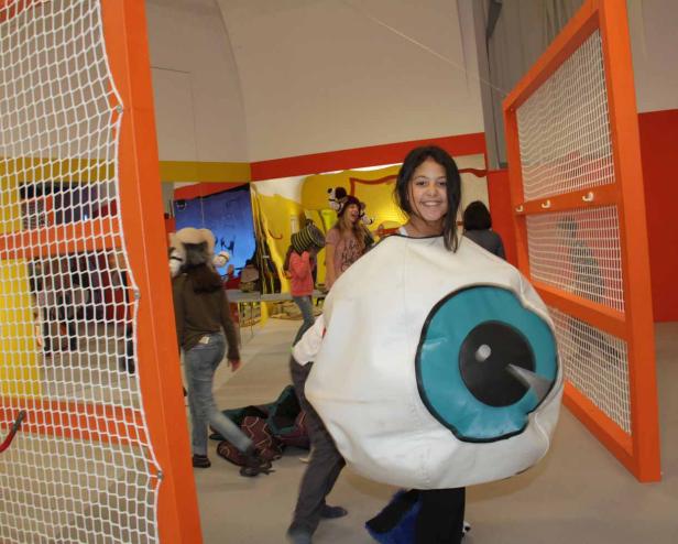 Mit zwei Klassen durch die neue ZOOM-Ausstellung