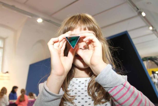 Mit zwei Klassen durch die neue ZOOM-Ausstellung