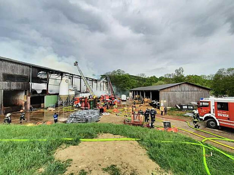 Großbrand auf Bauernhof im Bezirk Mödling kurier.at