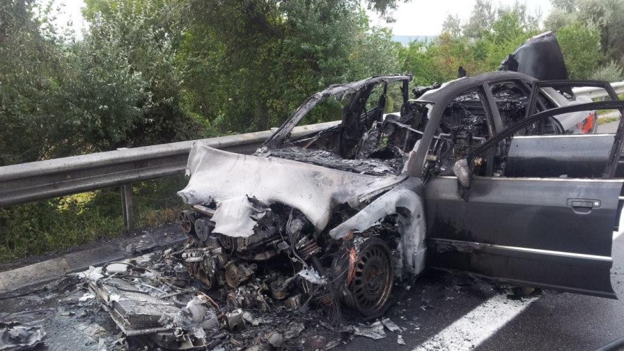 Auto brannte auf S31 komplett aus