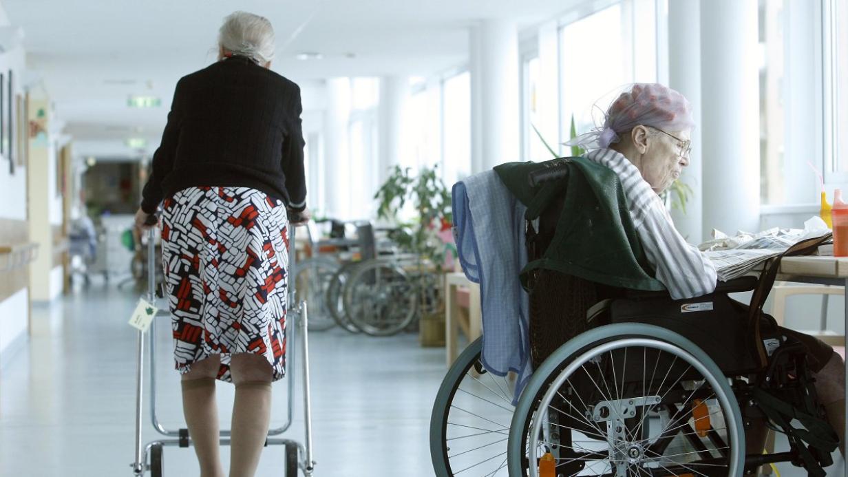 Höhere Mehrwertsteuer für Finanzierung der Pflege