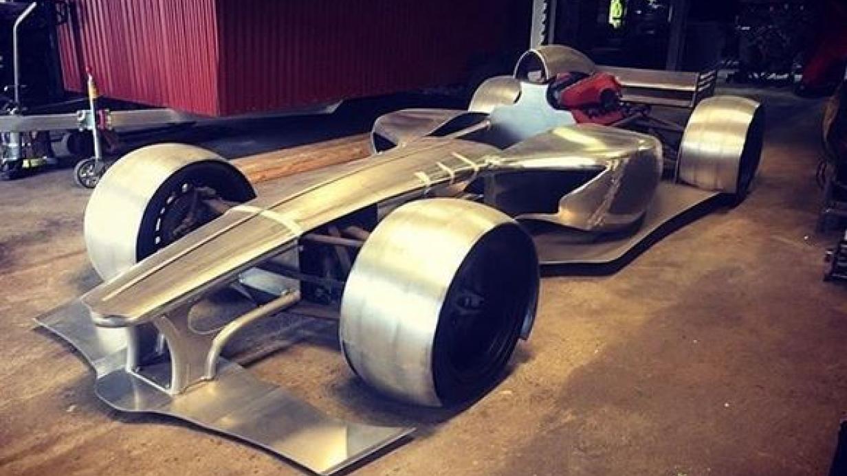 Formel 1 Auto Mit Straßenzulassung Kaufen Ein Formel-1 mit Straßenzulassung und Ferrari-Motor