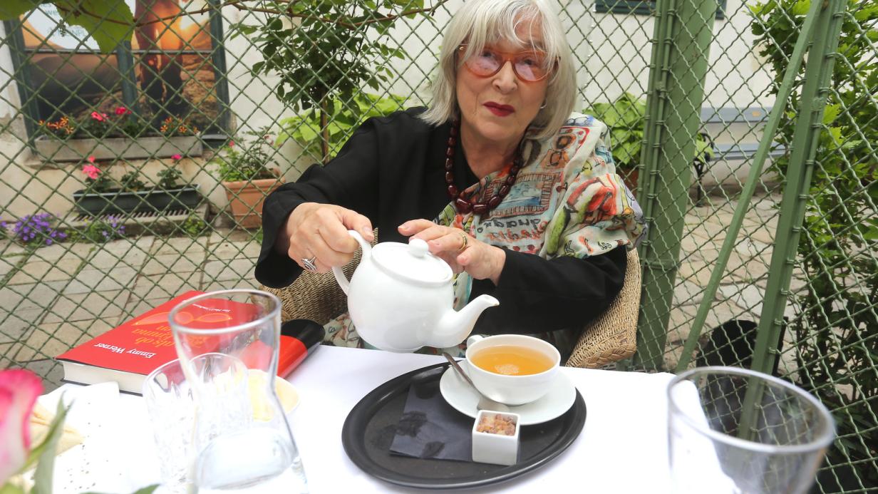 Emmy Werner startet Initiative für notleidende Schauspieler kurier.at