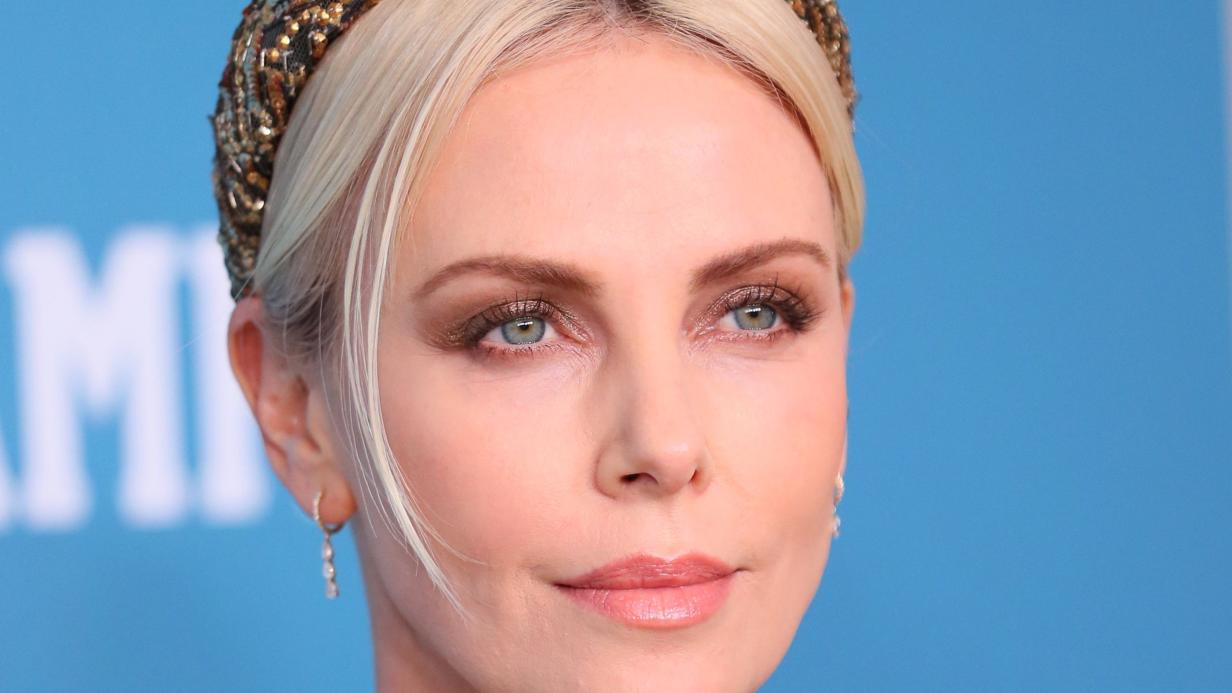 Hollywoods Chamäleon: Charlize Theron – Warum Sie So Besonders Ist! - yeucu6y