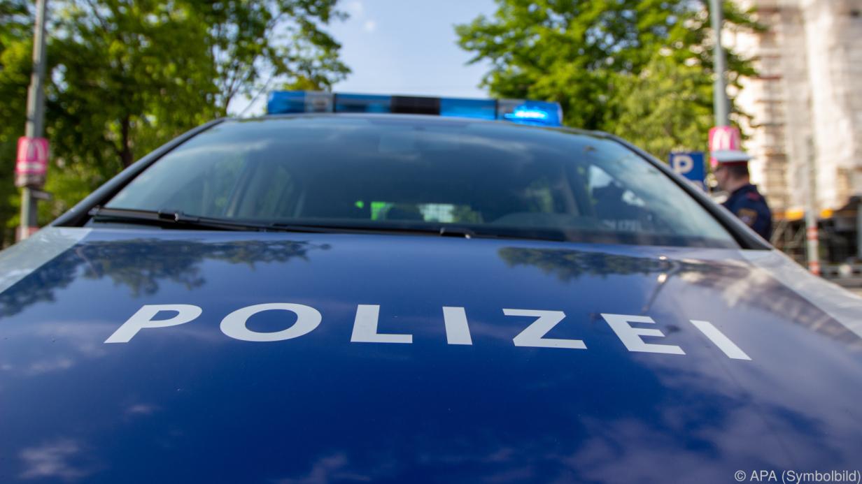 Alkohol verwehrt: 64-Jähriger zückte Pistole am Imbissstand - Österreich 