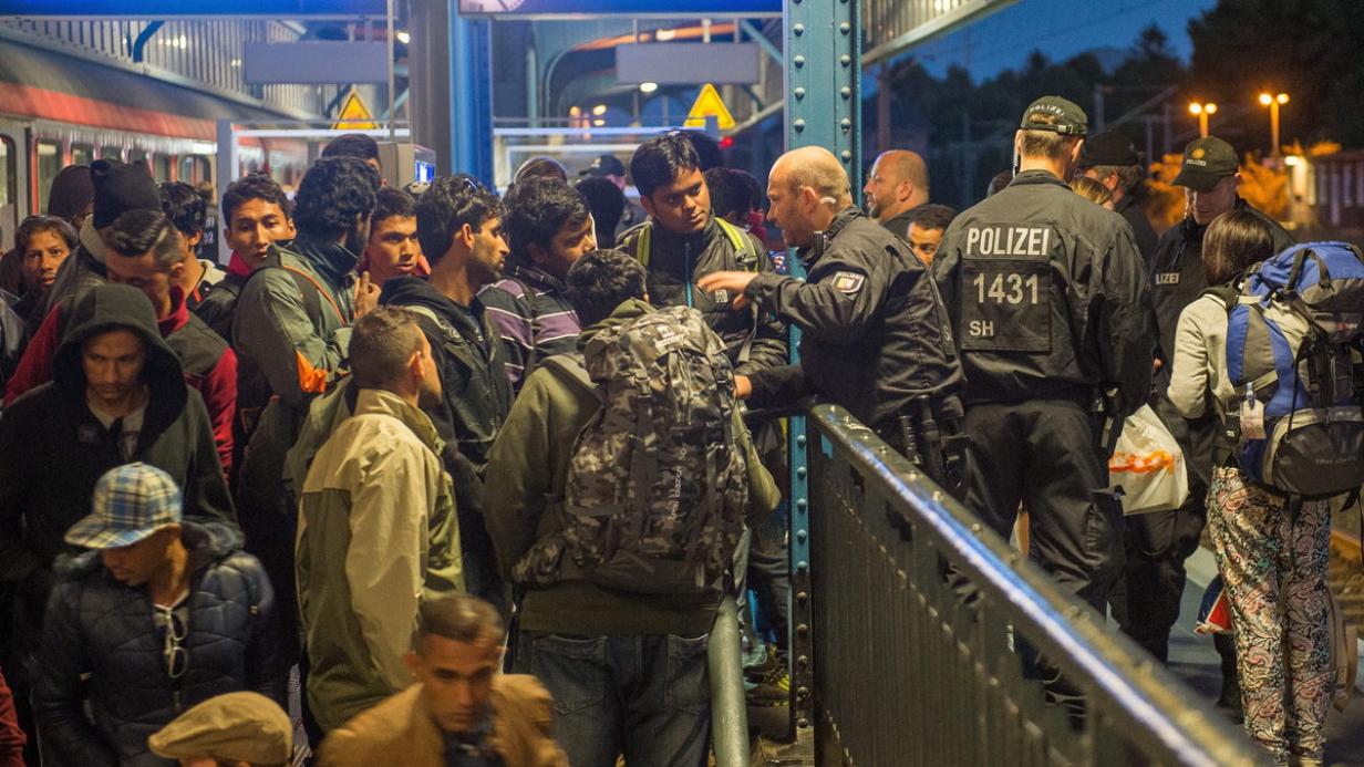 Flüchtlingsansturm Dänen öffnen Zugverkehr wieder kurier.at