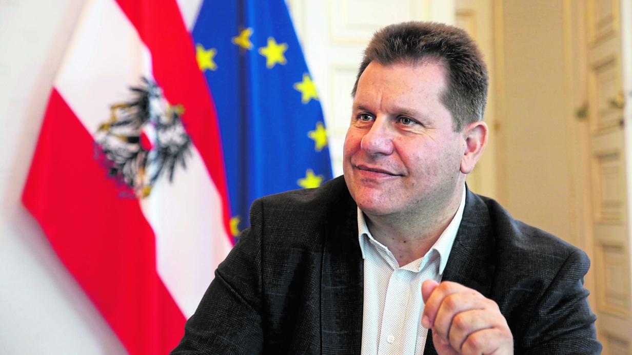 Plagiatsforscher Polizeidirektor Takács soll seitenweise aus