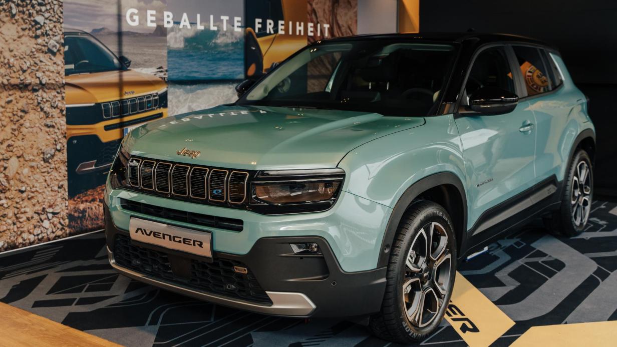 Schne Jeep Avenger Benzin Bildnull