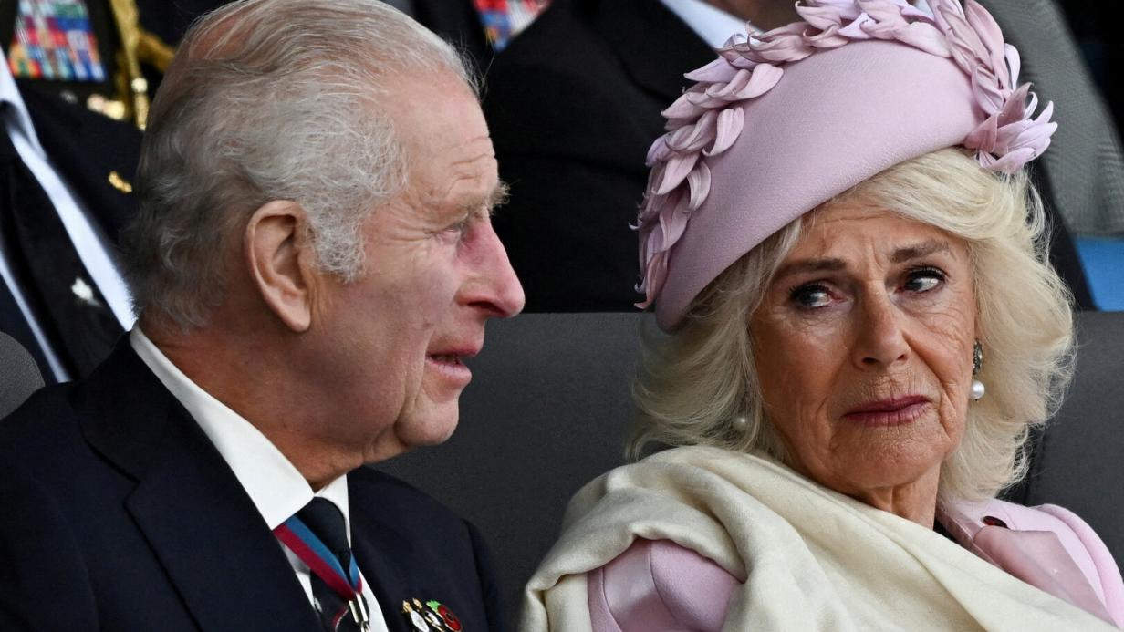 Cặp đôi hoàng gia ngập tràn cảm xúc: Charles và Camilla rơi nước mắt | Kurier